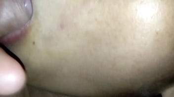 การเรียนรู้ของสาวน้อยที่อยากลองอมควยจนน้ำแตก