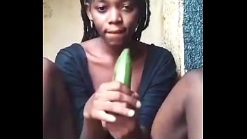 Jocilena squirting using green banana