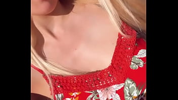 Et On Sort La Robe Fleuris En No Bra Comme ça Je Fais Profiter Tout Le Monde thumbnail