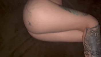 Só ajeitei de ladinho o fio dental e quando percebi já estava levando rola no cu