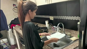 Hermanastra cachonda juguetona le gusta cabalgar en mi gran polla historia completa