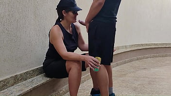 Comi uma garota sapatão colega da minha irmã e foi bom demais