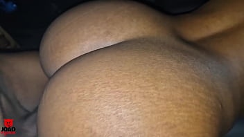 No pelo com uma desconhecida dentro do carro e teve homens olhando por fora