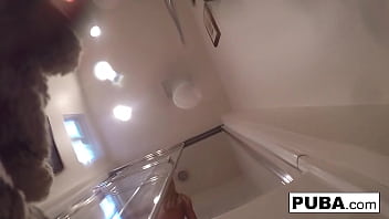 Blonde babe masturbates