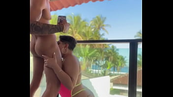 Squirt da gaucha rabuda fudendo com maloqueiro na sacada beira mar