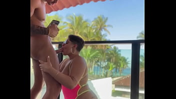 Squirt da gaucha rabuda fudendo com maloqueiro na sacada beira mar