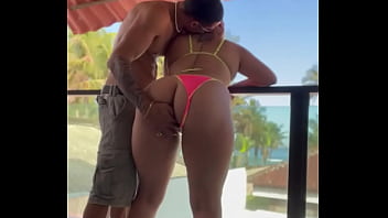 Squirt da gaucha rabuda fudendo com maloqueiro na sacada beira mar