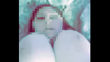 Regarde mes gros seins rebondir quand tu me baises en missionaire et arrose les