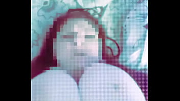 Regarde mes gros seins rebondir quand tu me baises en missionaire et arrose les