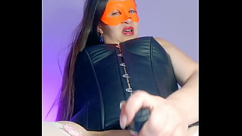 La dueña del bar imita a la mucama y hace un video masturbandose para mostrar a sus clientes 3 full on xred sheer