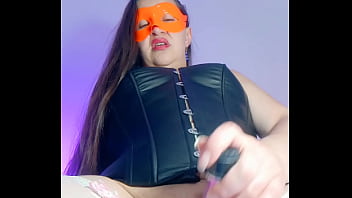 La dueña del bar imita a la mucama y hace un video masturbandose para mostrar a sus clientes 3 full on xred sheer