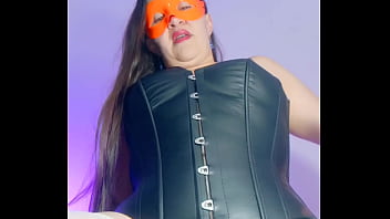 La dueña del bar imita a la mucama y hace un video masturbandose para mostrar a sus clientes 3 full on xred sheer