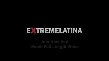 Big butt skinny babe trying to prolapse hard and squirting