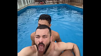 Mineiros Fudendo A3 Na Piscina thumbnail