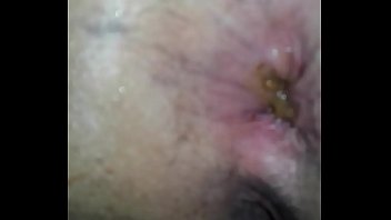 Rasgando o cú da coroa