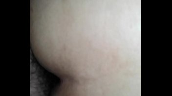 Rasgando o cú da coroa