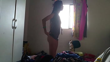 Linda trocando de roupa