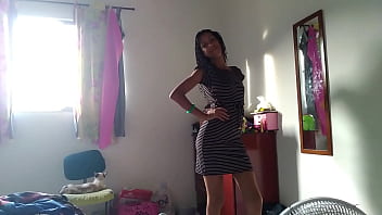 Linda trocando de roupa