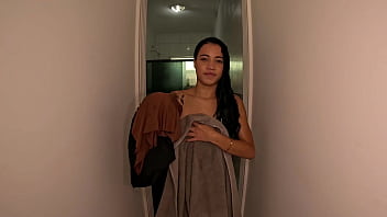 Boyceta entra na farra das meninas e acaba levando rola