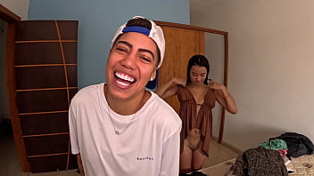 Boyceta entra na farra das meninas e acaba levando rola