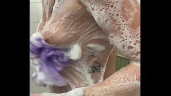 Dans ma douche qui veut me rejoindre bisous de nous bonne soirée