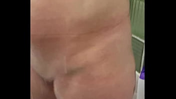 Dans ma douche qui veut me rejoindre bisous de nous bonne soirée