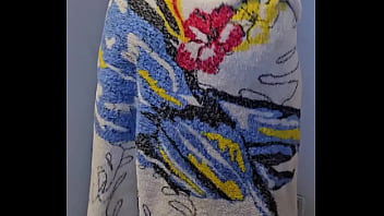 Stepmom seduces with her ass