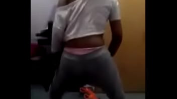 Girl moving the ass