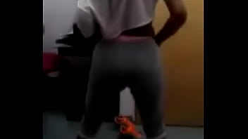Girl moving the ass