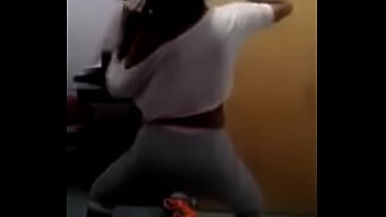 Girl moving the ass