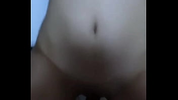 Universitaria tetona y delgada me despierta para que termine dentro