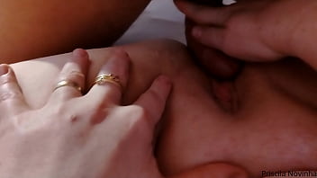 Minha madrasta com muito tesão dando o cu e se masturbando