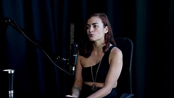 Safada demonstra o seu boquete e chupa os peitos da bia hot kamilla werneck sheer red