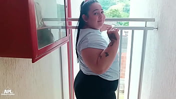 La Puta De Mi Vecina Siempre Sale A La Puerta Mostrando Su Enorme Culo Pero Esta Vez Me Lo Pude Follar Hasta Llenarselo De Creampie thumbnail