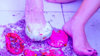 Pleasure in feeling my messy feet