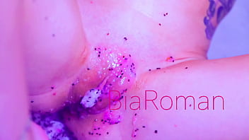 Pleasure in feeling my messy feet