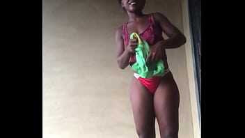 Crazybitch loves to twerk her sexy big ass wherever she is