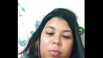 Peituda na live com bronzeado