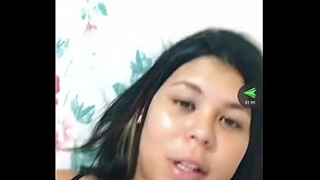 Peituda na live com bronzeado