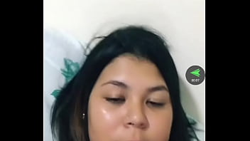 Peituda na live com bronzeado