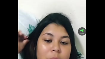Peituda na live com bronzeado