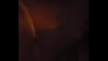 Puedes ver que se asoma en la oscuridad