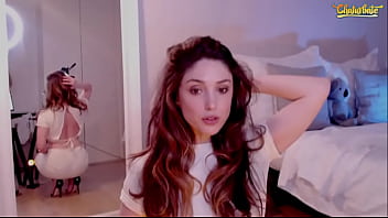 Una Bella Y Atractiva Mujer Camgirl thumbnail