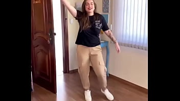 सैक्सी लड़की ने अपना बूब्स हिलाया और बोहोत डांस किया सैक्सी लड़की ने अपना बूब्स हिलाया और बोहोत डांस किया