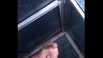 Masturbando no chuveiro