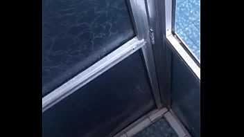 Masturbando no chuveiro