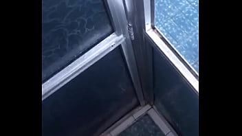 Masturbando no chuveiro