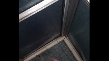 Masturbando no chuveiro