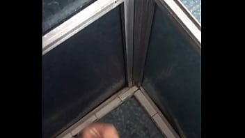 Masturbando no chuveiro