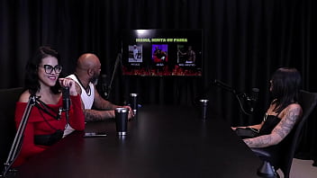 Morena gostosa fica de 4 em cima da mesa para mostrar sua bunda depois de falar que transou perto da mãe e em quem senta jordanna gomes japa joh watch sheer red